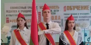 Торжественная линейка, посвящённая окончанию 1 четверти